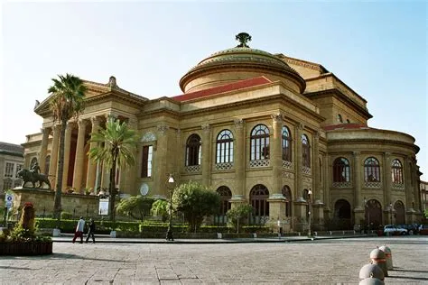 The Teatro Massimo Vittorio Emanuele: A Majestic Symbol of Palermo's Artistic Soul!