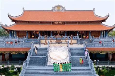 The Vinh Nghiem Pagoda: Ancient Architecture and Spiritual Serenity!