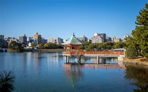 Fukuoka's Ohori Park! A Picturesque Oasis and Historical Gem in the Heart of Kyushu