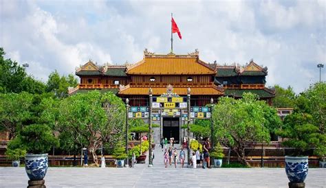 Minh Mang Tomb: A Serene Mausoleum Immersed in Imperial Splendor!