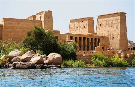 Philae Temple: An Island Sanctuary Overflowing with Ancient Majesty and Serene Beauty!