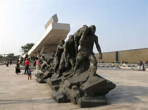 Tangshan Earthquake Memorial Museum - A Poignant Reminder of Nature's Power and Humanity's Resilience!