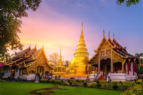 Wat Klang Nam Chiang Mai: A Gleaming Temple Complex Where Serenity Meets Splendor!