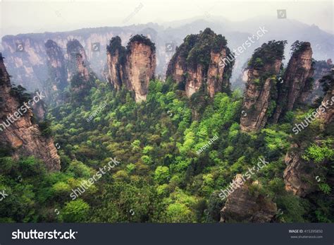  Yuanjiajie Scenic Area: A Magical Wonderland Carved by Nature and Legends!