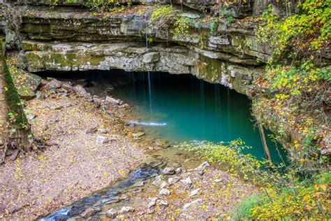 Zufan Grotto: Ancient Caves Filled With Mystical Echoes and Historical Secrets!